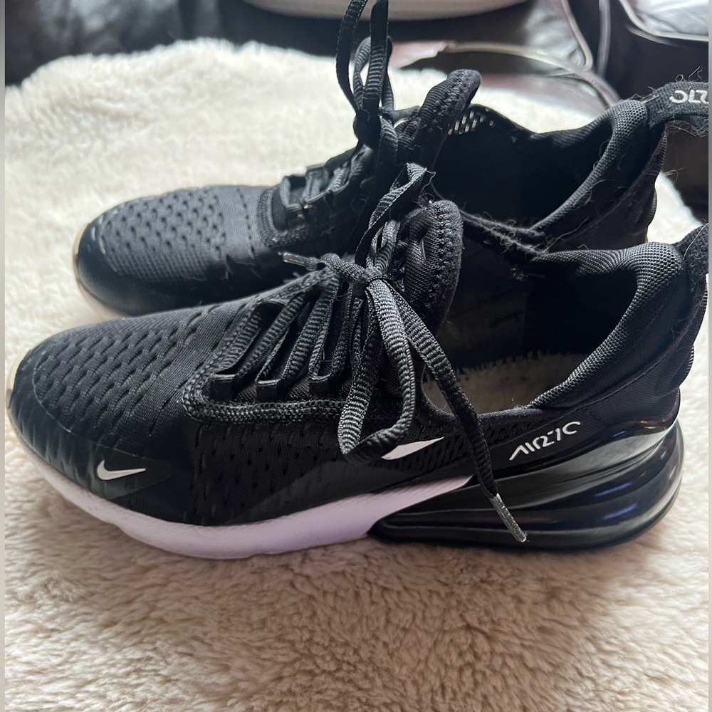 Nike Air 270 Youth 5 $30